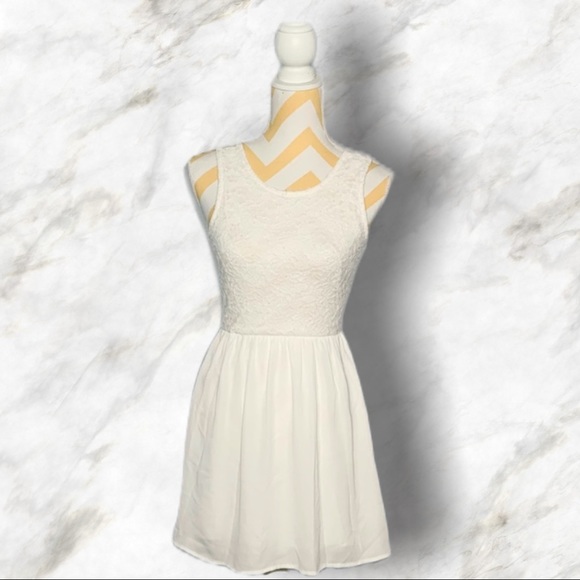 Windsor Dresses & Skirts - White Windsor summer dress